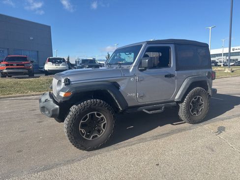 Used 2018 Jeep Wrangler Sport image 11