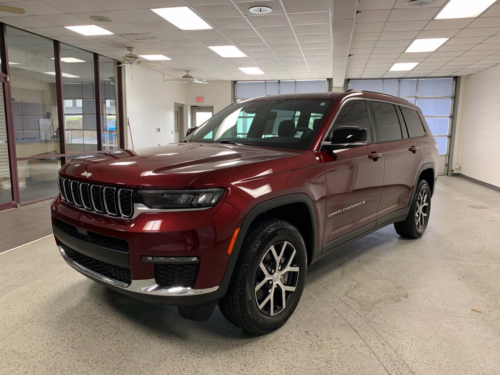 Certified 2024 Jeep Grand Cherokee L Limited w/ Trailer Tow Package AWD/4WD image 4