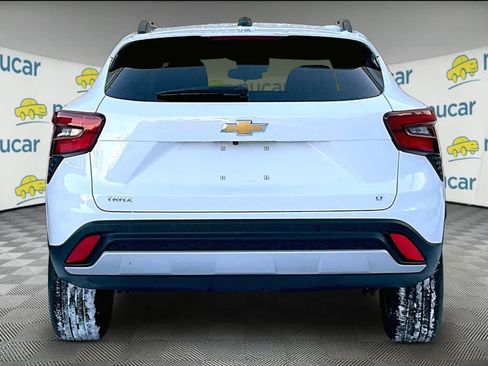 Used 2025 Chevrolet Trax LT w/ LT Convenience Package image 5