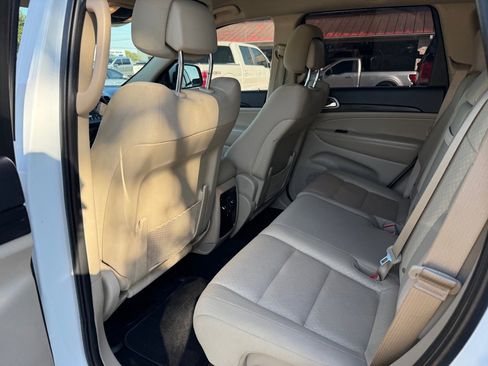 Used 2020 Jeep Grand Cherokee Laredo image 15