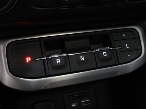 Used 2023 GMC Acadia SLT w/ Preferred Package image 32