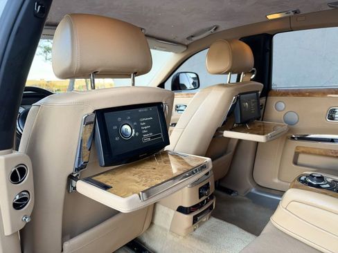 Used 2011 Rolls-Royce Ghost image 36