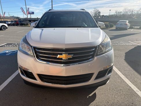 Used 2016 Chevrolet Traverse LT image 2