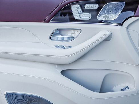 Used 2021 Mercedes-Benz Maybach GLS 600 4MATIC image 23