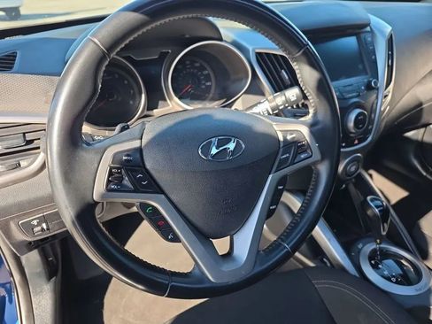 Used 2017 Hyundai Veloster Value Edition image 25