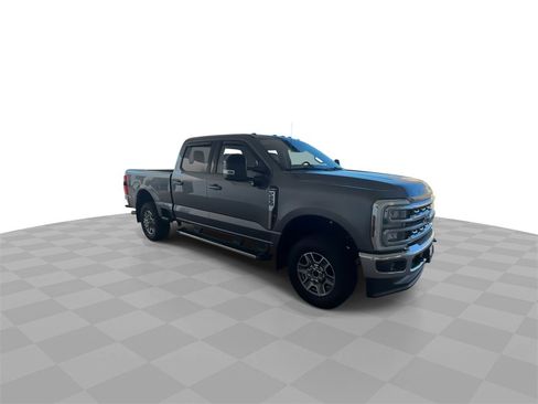 Used 2025 Ford F250 Lariat image 2
