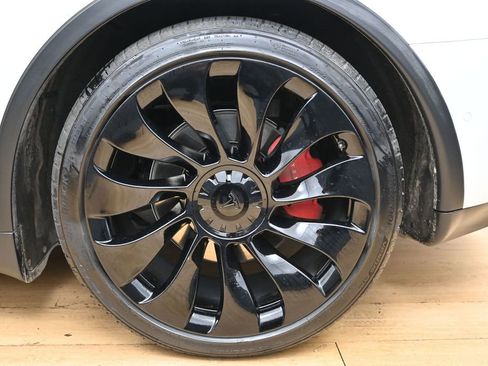 Used 2022 Tesla Model Y Performance AWD/4WD image 9