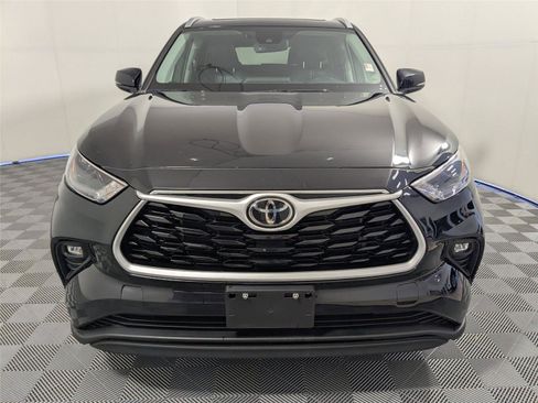 Certified 2023 Toyota Highlander XLE image 22