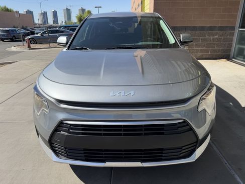 Used 2024 Kia Niro LX FWD image 10