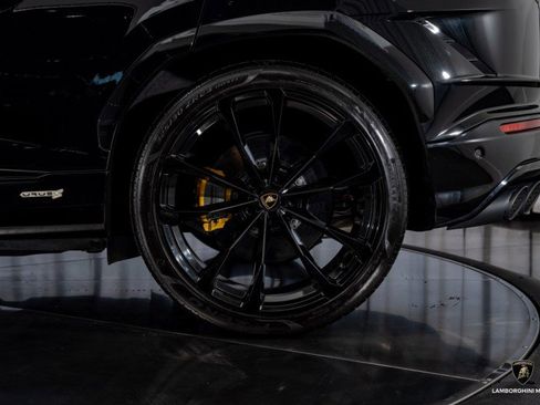 Used 2024 Lamborghini Urus S image 13