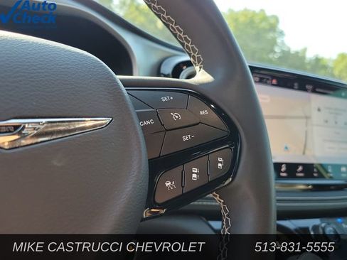 Used 2024 Chrysler Pacifica Limited w/ Uconnect Theater Family Group FWD image 20