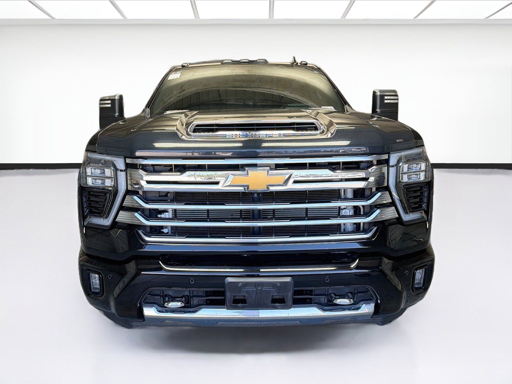 Used 2024 Chevrolet Silverado 3500 High Country w/ High Country Premium Package AWD/4WD image 2