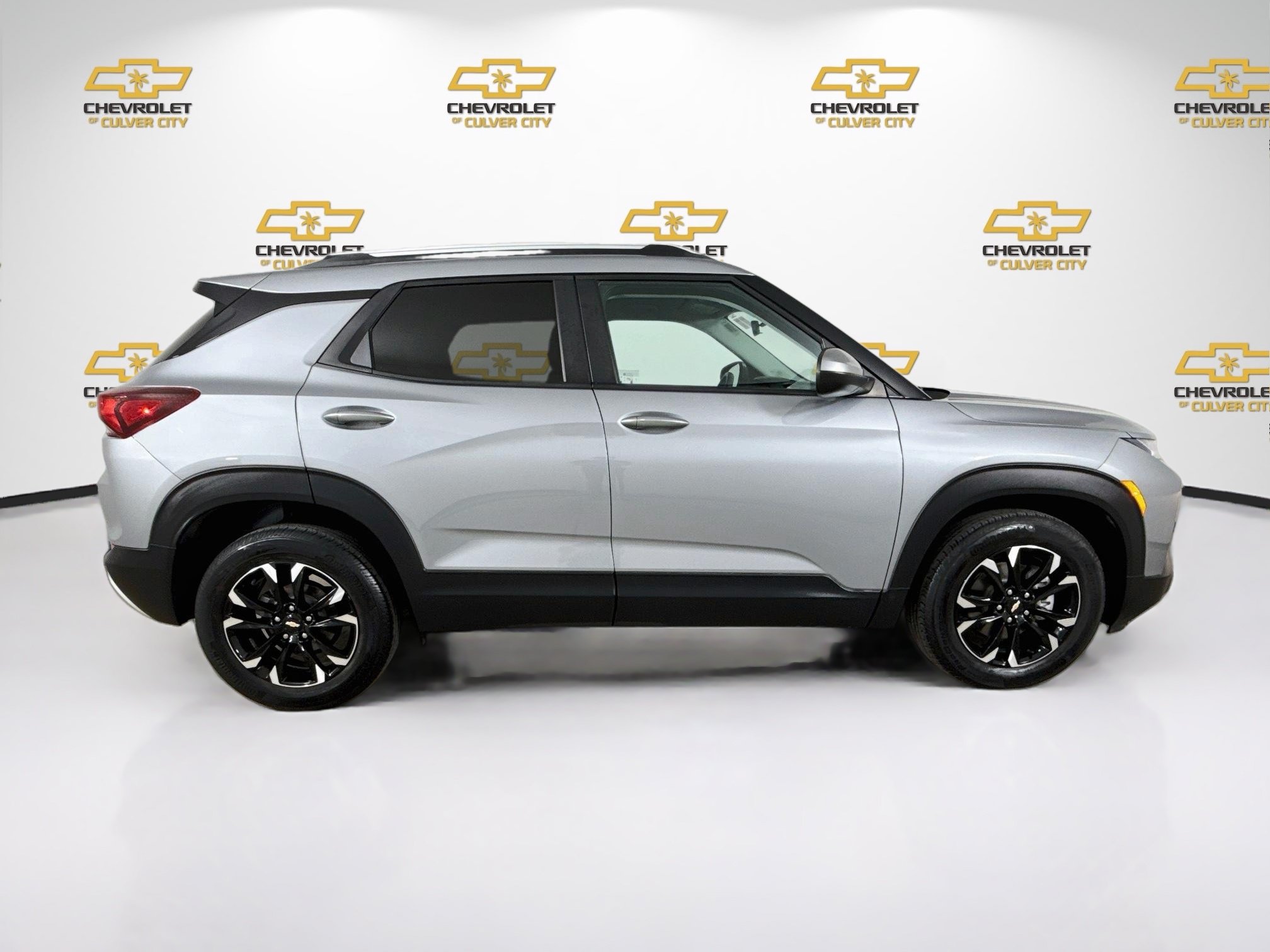 Used 2023 Chevrolet TrailBlazer LT FWD image 9
