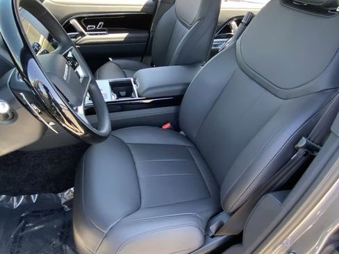 New 2025 Land Rover Range Rover Long Wheelbase SE image 6