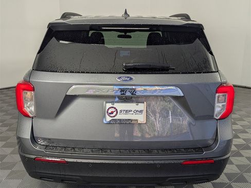 Used 2024 Ford Explorer XLT image 6