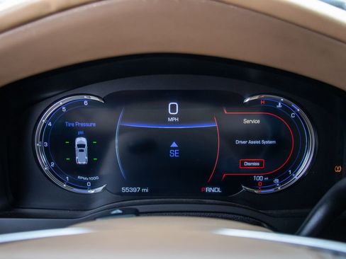 Used 2018 Cadillac Escalade Platinum AWD/4WD image 14
