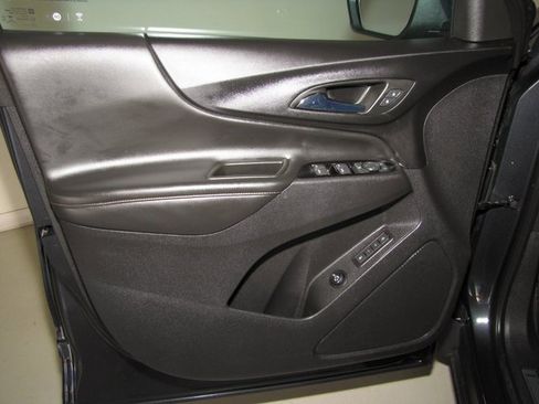 Used 2022 Chevrolet Equinox Premier image 10