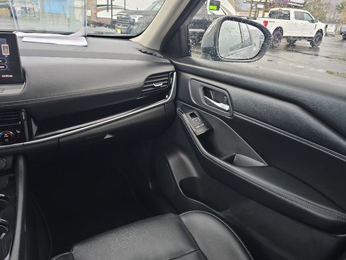 Used 2024 Nissan Rogue SL w/ SL Premium Package image 24