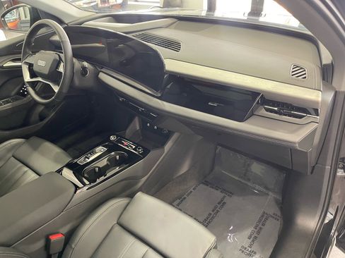 Used 2025 Audi Q6 e-tron Premium Plus w/ Premium Plus AWD/4WD image 39
