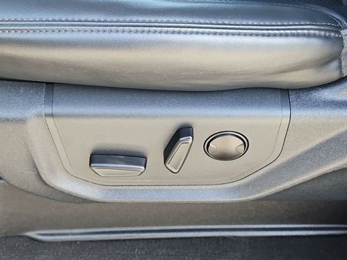 Used 2023 Ford Expedition XLT image 18