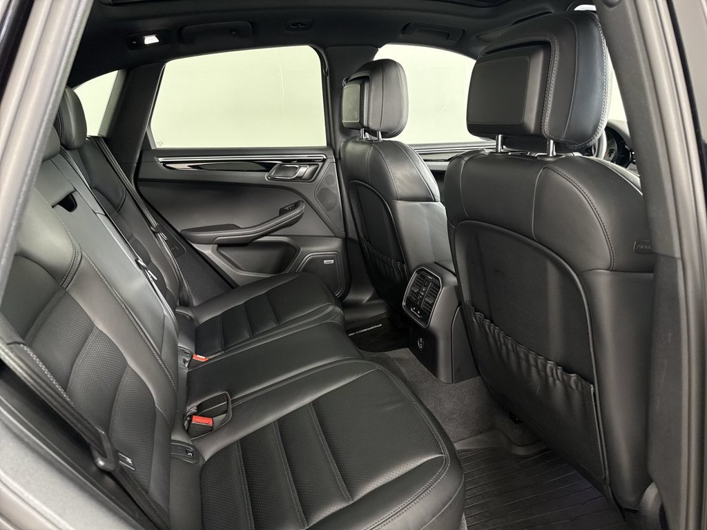 Certified 2020 Porsche Macan S AWD/4WD image 24