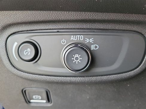 Used 2022 GMC Terrain SLE image 20