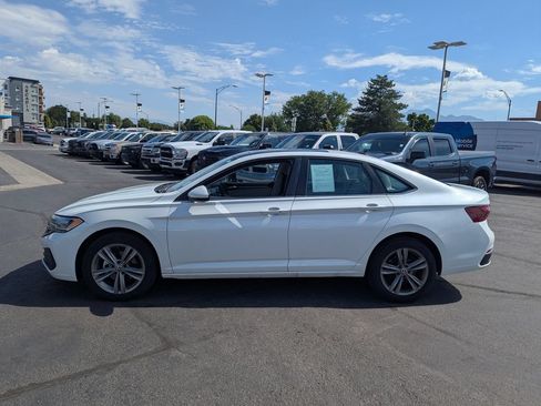 Used 2024 Volkswagen Jetta SE FWD image 8
