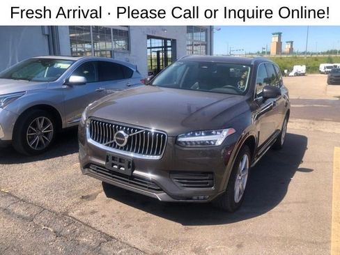 Used 2023 Volvo XC90 B5 Core AWD/4WD image 2
