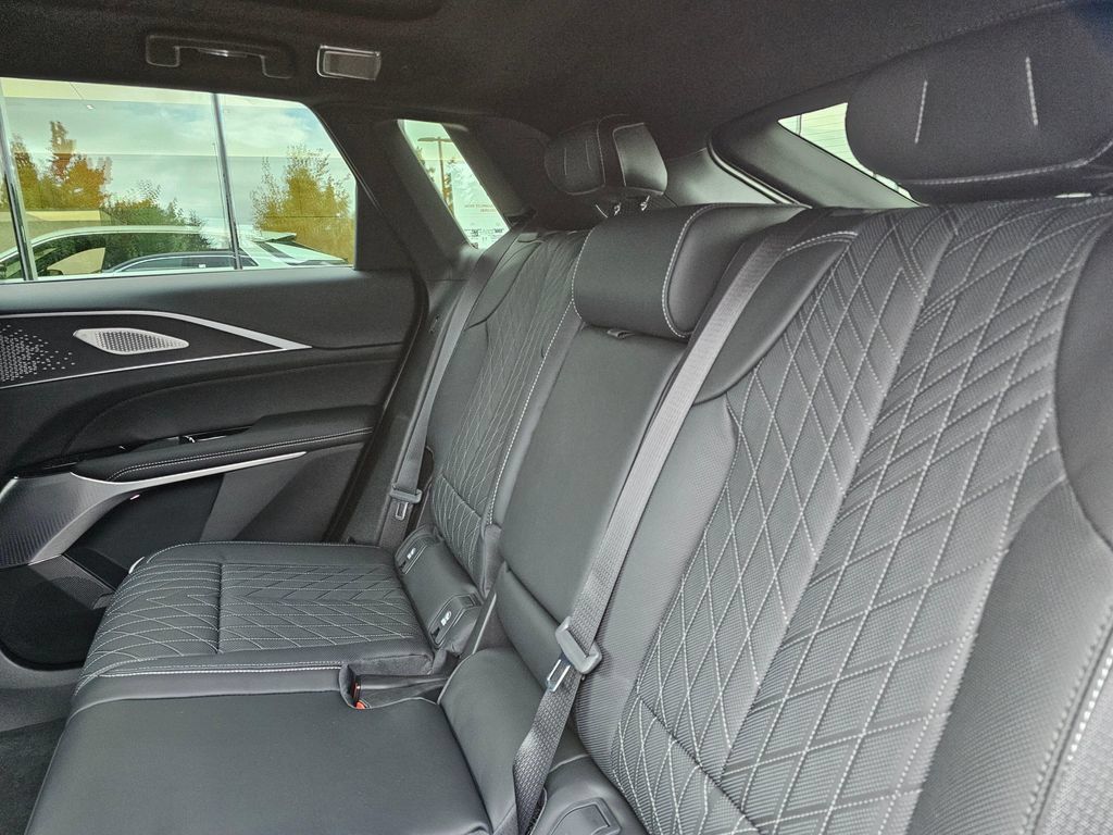 New 2027 Cadillac Lyriq Signature Luxury w/ Nappa Leather Package AWD/4WD image 20