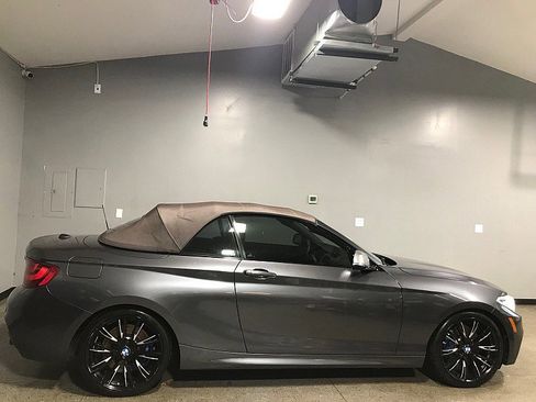 Used 2015 BMW M235i Convertible image 4