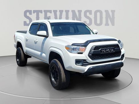 Used 2017 Toyota Tacoma SR w/ Tow Package AWD/4WD image 7