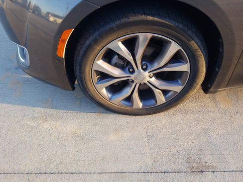 Used 2018 Chrysler Pacifica Limited w/ Tire & Wheel Group image 20