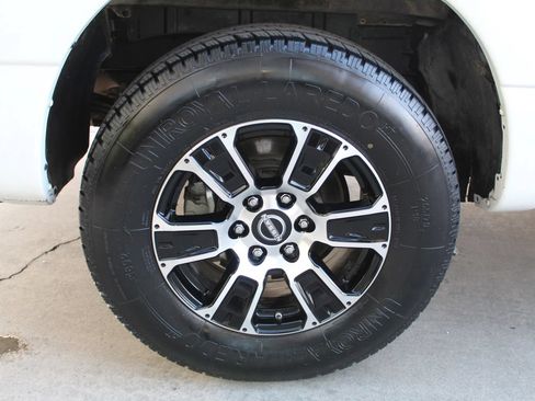 Used 2023 Nissan Titan SV RWD image 35
