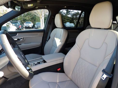 Certified 2025 Volvo XC90 B5 Core image 15