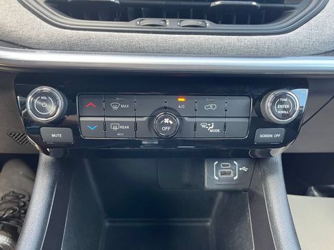 Used 2024 Jeep Compass Sport AWD/4WD image 17