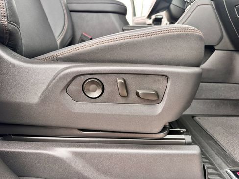 Used 2025 GMC Sierra 1500 AT4 AWD/4WD image 34