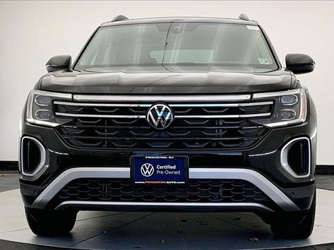 Certified 2025 Volkswagen Atlas Peak Edition SE image 3