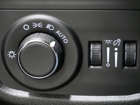 Used 2023 Jeep Grand Cherokee Altitude AWD/4WD image 14