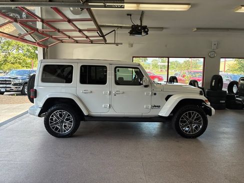 Used 2024 Jeep Wrangler High Altitude AWD/4WD image 49