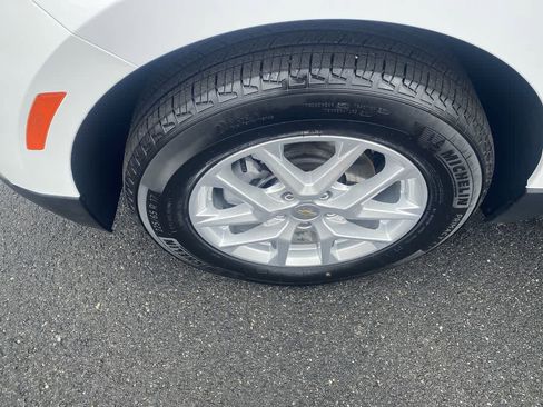 Used 2024 Chevrolet Equinox LT w/ LPO, Floor Liner Package FWD image 9