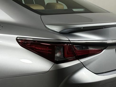 Used 2025 Lexus ES 300h w/ Technology Package FWD image 15