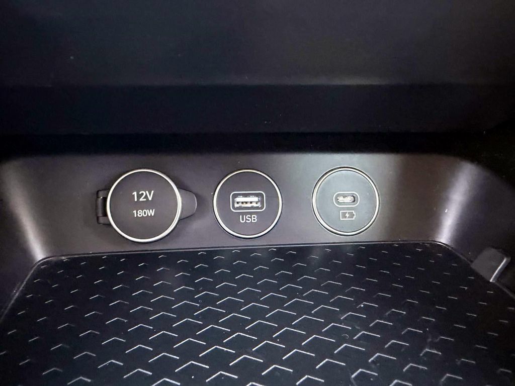 Certified 2025 Genesis G70 2.5T AWD/4WD image 24