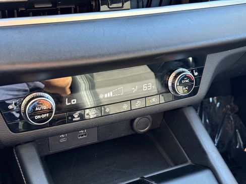 Used 2023 Mitsubishi Outlander SE image 23