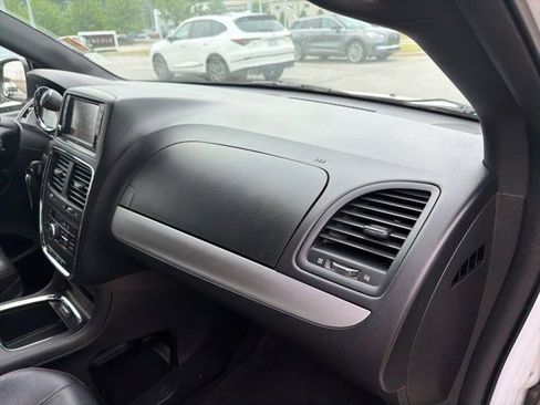 Used 2017 Dodge Grand Caravan GT FWD image 28
