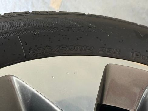 Used 2019 Jeep Cherokee Overland w/ Technology Group image 39