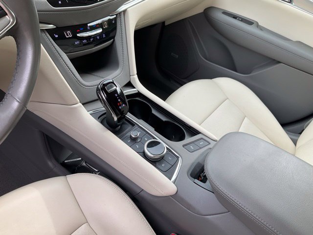 Used 2023 Cadillac XT5 Premium Luxury w/ Technology Package AWD/4WD image 17