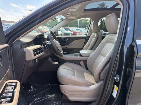 Used 2023 Lincoln Aviator Reserve w/ Equipment Group 201A AWD/4WD image 11