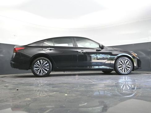 Used 2025 Nissan Altima 2.5 SV FWD image 35