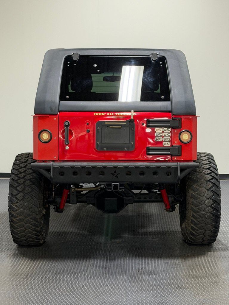 Used 2015 Jeep Wrangler Unlimited Rubicon w/ Connectivity Group AWD/4WD image 6
