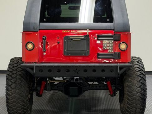 Used 2015 Jeep Wrangler Unlimited Rubicon w/ Connectivity Group AWD/4WD image 6